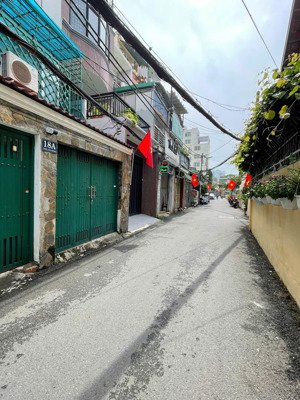 căn duy nhất -mặt tiền trần hữu trang .p11. phú nhuận - dt : 5 x 12m ( 60m2 ) -gp : 5 tầng -10,2 tỷ