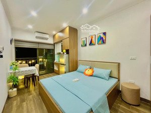 người đi làm, sinh viên học viện hành chính nội vụ khu vực hồ tây bơi hết vào đây