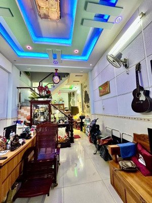 nhà đẹp 4 tầng mã lò, hẻm 7 chỗ vào nhà, sát mặt tiền, shr, giá chỉ 5.7 tỷ bình tân