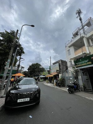 cho thuê nguyên căn mặt tiền ngay đường trường sơn p15 q10, dt 7mx20m nhà trệt trống suốt 35tr/th