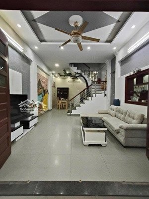 võ chí công-cầu giấy 42m2, 5 tầng ngõ thông, gần ô tô, vừa ở vừa cho thuê nhỉnh 8 tỷ