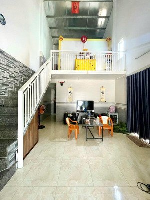 bán nhà gác lửng kẹp đường luồng 4m sát công viên