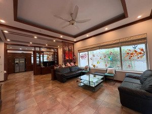 chính chủ gửi bán nhanh, lô góc biệt thự ciputra mặt đường nguyễn văn huyên kéo dài 600m2* 4t.