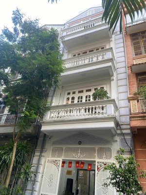 cho thuê nhà phân lô trung yên 11, dt 75m, 5 tầng, mt 5m, có điều hoà, giá 32 triệu/tháng