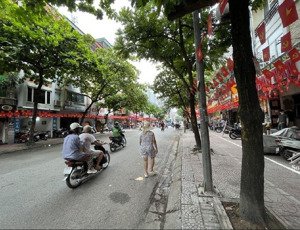 bán nhà 120m2, 42 tỷ tại ngọc lâm, 7 tầng, thang máy, dòng tiền 60tr/tháng, gara, ô tô tránh