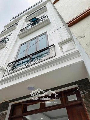 cho thuê nhà quan nhân 50m² x 4 tầng, đồ cơ bản , đh,nl, gần trường xung quanh nhiều tiện ích. 15tr