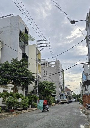 cần bán nhà 23/nguyễn hữu tiến phường tây thạnh tân phú