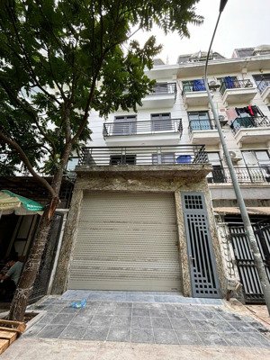 cho thuê lk phùng khoang 70m x 5 tầng thông sàn thang máy 26tr 