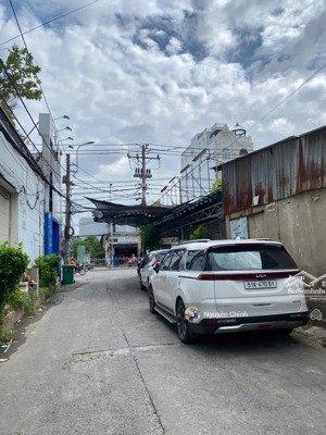 bán đất tặng nhà - 1 sẹc lê văn quới - ngang 5m x 19m - giá: 7,9 tỷ thương lượng - hẻm xe hơi 6m