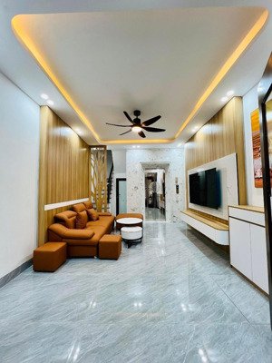 siêu phẩm! quá rẻ nhà cầu am ,vạn phúc ,hà đông,kinh doanh , thang máy,ô tô vào nhà,35m2*5t,9tỷ780