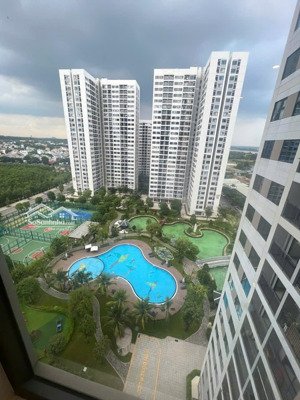 studio cắt lỗ giá chỉ còn 1,75 tỷ, 28m2, view hồ cá koi, vinhomes quận 9