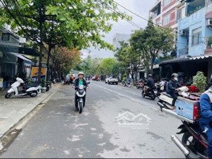 bán lô đất đẹp phó đức chính ngang 10m, cách biển 700m