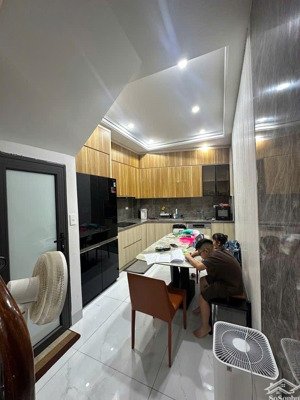 nhỉnh 7 tỷ hiếm nhà đẹp ở luôn - trung tâm hai bà trưng - dt: 33m2. nhà 4 tầng khung cột chắc chắn