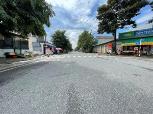 hàng thơm tdc thành phố mới, trục chính đường 51, dân cư đông, gần ngã tư buôn bán tốt, giá 2ty550