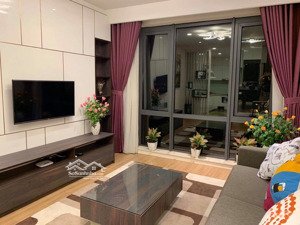 chíính chủ cho thuê căn 2 phòng ngủ đẹp nhất mipec long biên có lốt oto giá 17 triệu: lh 