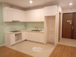 cho thuê căn 2 phòng ngủ 80m2 nội thất cơ bản nóng lạnh, điều hòa, tủ bếp giá 12 triệu: 