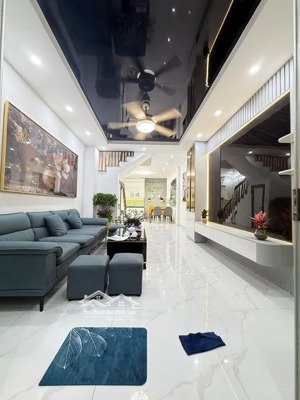 bán nhà vip hoa bằng 35m2- lõi cầu giấy - 5 tầng dân xây - ngõ thông tứ tung- chỉ nhỉnh 7 tỷ