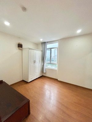 tôi cần cho thuê ch himlam riverside, 82m2, 2pn ,2 wc, nội thất cơ bản,giá 13/th. lh: 