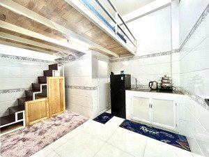 gác lửng tiện nghi, cửa sổ, an ninh, giờ tự do 8'' đi đh công thương tân phú