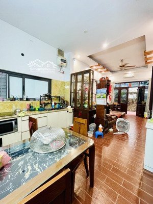 bán nhà phố trung tâm phố nguyễn sơn 80m2 - 4 tầng - lô góc 3 thoáng, mặt tiền đẹp, ô tô tránh