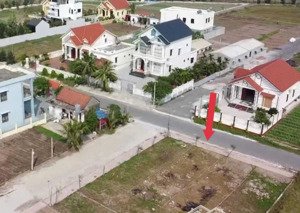 đất biển quất lâm ,bán gấp 2 mảnh 150m giá chỉ hơn 1 tỷ ( sẵn sổ công chứng )