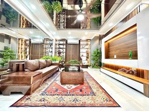 cần tiền bán gấp- ô tô đỗ cửa 5 tầng thang máy nội thất châu âu-sổ đỏ chính chủ