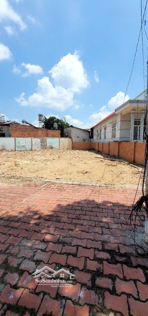 bán gấp đất mặt tiền vị trí kinh doanh tốt, cách bd chỉ 500m, giá siêu tốt