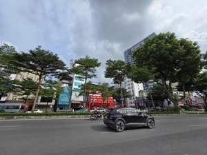 tôi bán toà nhà mặt phố tt đống giáp ba đình cầu giấy,12 tầng thang máy,mt 22m, đã hoàn công.