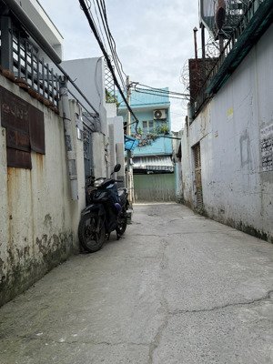 bán nhà mới cạnh phú mỹ hưng,lô nhì ngang 4.5m dài 23m,6 phòng ngủ,phường tân phú quận 7,nhỉnh 8 tỷ