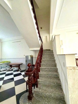 cho thuê nhà hẻm 6 phòng ngủ gần sân vận động cần thơ giá 8 triệu