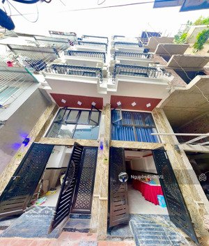 bán ccmn 7 tầng 12 phòng full nội thất doanh thu 720 triệu/năm đường hoàng mai giá 14,4 tỷ