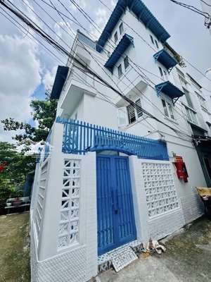 bán nhà lô góc view công viên 4 tầng 4pn 53m ngang 7m gần aeon mall tân phú giá chỉ 6.x tỷ