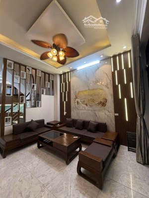 bán nhà phố kim ngưu - 43m 5 tầng mt 4.2 - mặt ngõ kinh doanh - 1 nhà ra ô tô tránh - giá đầu tư