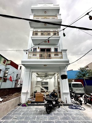 hơn 4 tỷ có ngay nhà xây mới xe 7 chỗ đỗ cửa ngô gia tự - trung hành