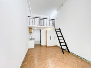 cho thuê phòng trọ gác cao 2m - rộng gần 30m2 - đầy đủ nội thất cơ bản - ngay chợ hoàng hoa thám