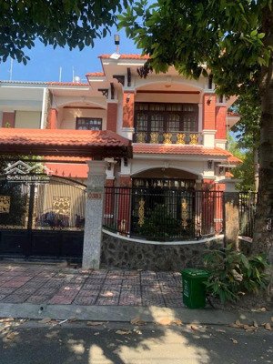 bán biệt thự goc kdc ht1 dt 11 x 24,5 (269m2) thô cư 100%, 5pn 3tolet, chủ định cư mỹ !