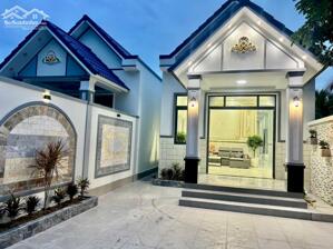 2 căn biệt thự /nhà mới xây liền kề,mặt tiền đường lộ nhựa Triền Đồng phường Phú Tân. Bến Tre