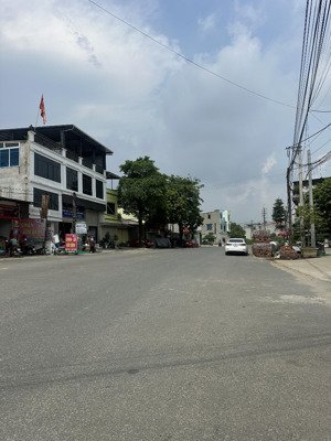 bán gấp lô 240m2, mt 8m ở trung tâm hoà lạc, gần đh quốc gia, đh fpt, gần metro 5. giá chỉ 18tr/m