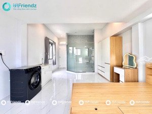 cho thuê căn studio view kính, full nội thất cao cấp, cửa sổ trời, ngay umt