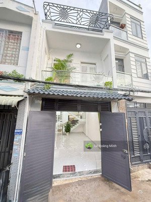 nhà đẹp shr 4m nở hậu 4,5m x 13m. đúc 1 lầu hẻm 5m thông đường tch 18