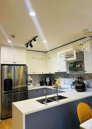 bán căn hộ kosmo tây hồ 2 phòng ngủ, diện tích 77 m2 sổ đỏ. giá 7.7 tỷ (bao phí)