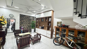 bán nhà bồ đề - nội thất đẹp phê - ô tô cất trong nhà bất chấp mọi thời tiết mưa bão hay ngập lụt