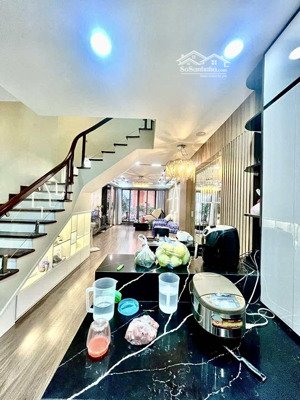 bán nhà cổ linh, 60m x 5 tầng dân xây, giá hơn 10 tỷ.