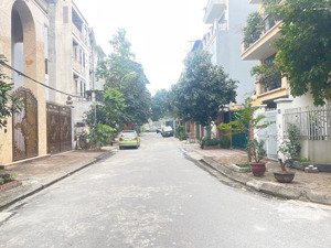 sếp cũ gửi bán căn nhà 4 tầng 96m2 khu phân lô đấu giá tầm dâu, việt hưng. giá rất hợp lý