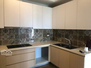 cho thuê căn 3pn+2vs 90m2 tầng trung tòa westbaya ecopark giá siêu tốt 8 triệu/tháng. lh 