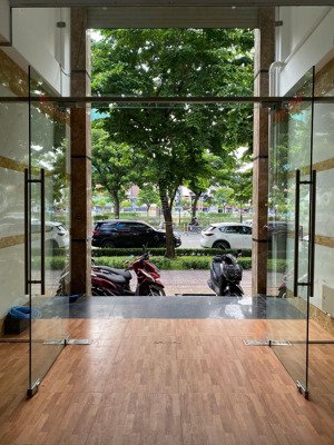 cho thuê nhà nguyên căn tiền đường bến vân đồn, quận 4