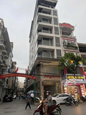 tổng hợp một số sản phẩm mặt đường tô hiệu, nhà có sẵn thang máy phục vụ quý khách hàng