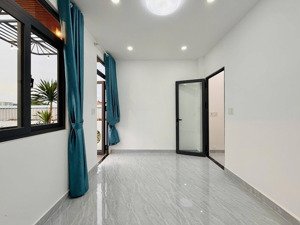 nhà đẹp 2 lầu ngay emart phan huy ích đi sân bay tsn 15 phút