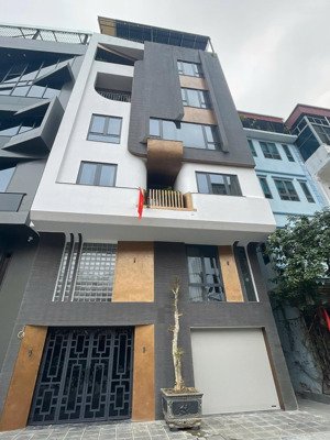 cho thuê nhà nguyên căn tại trung kính . dt : 75 m * 5 tầng . mt : 5m . chia phòng. 29 triệu/tháng