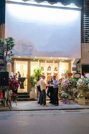 cho thuê siêu phẩm nhà mặt phố hàng cân, hoàn kiếm, diện tích: 40m2x3tầng, mặt tiền:5,5m , cực đẹp